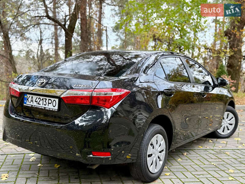 Седан Toyota Corolla 2014 в Дніпрі