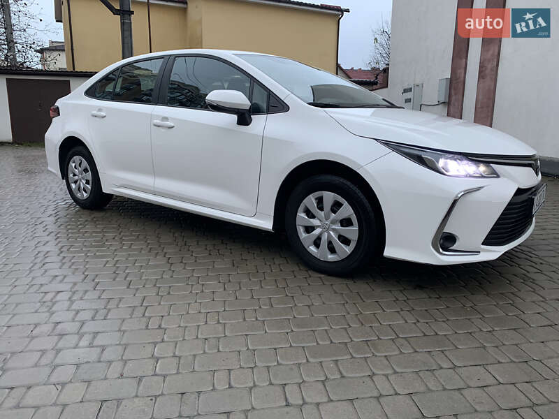 Седан Toyota Corolla 2021 в Киеве