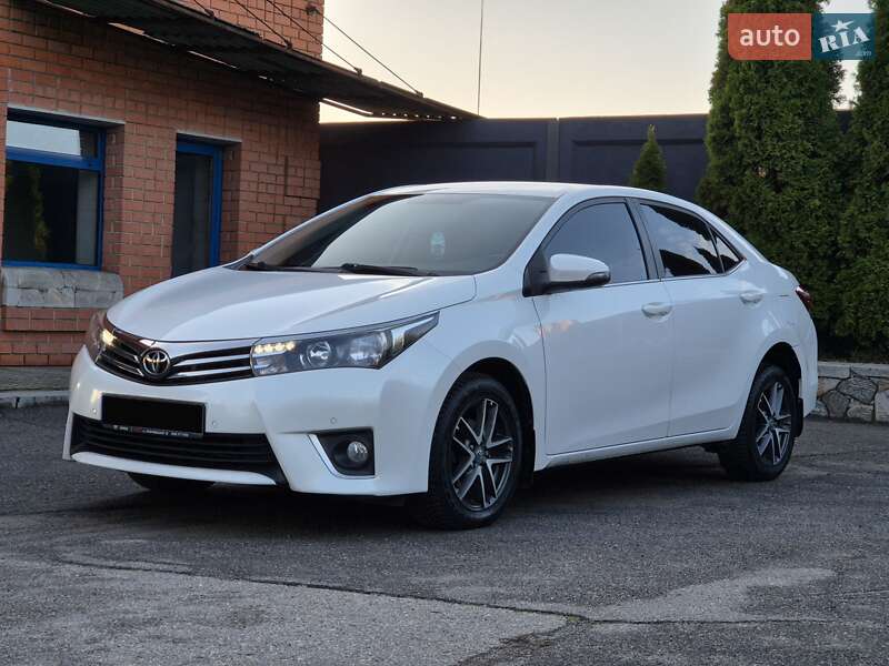 Седан Toyota Corolla 2015 в Харкові