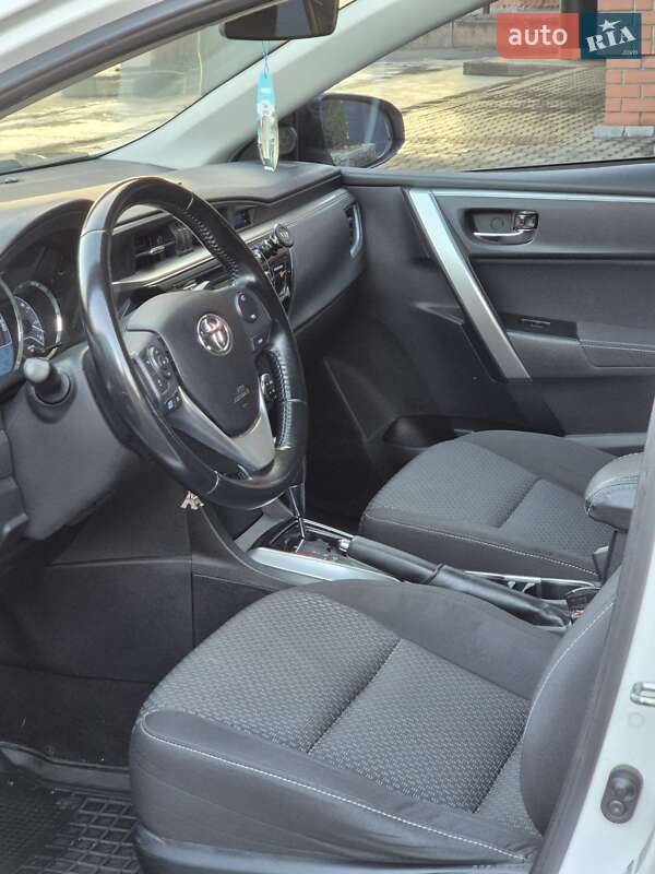 Седан Toyota Corolla 2015 в Харкові