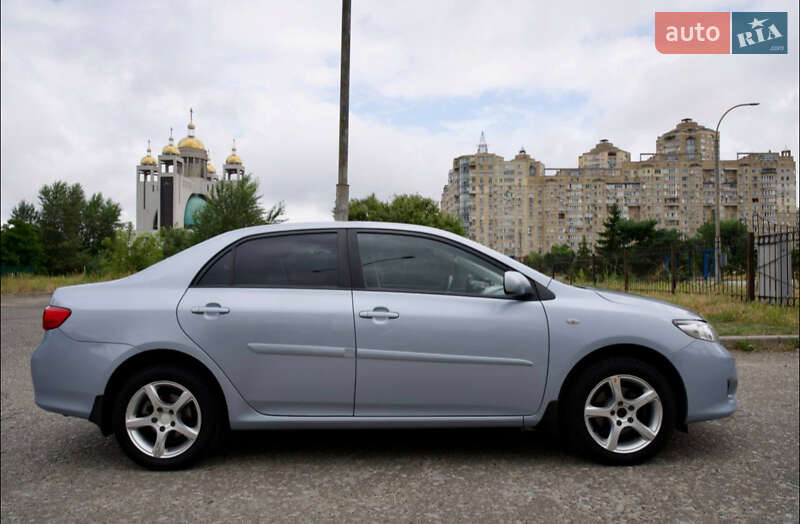 Седан Toyota Corolla 2008 в Киеве
