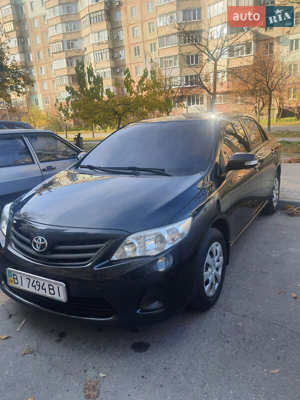 Седан Toyota Corolla 2011 в Полтаві