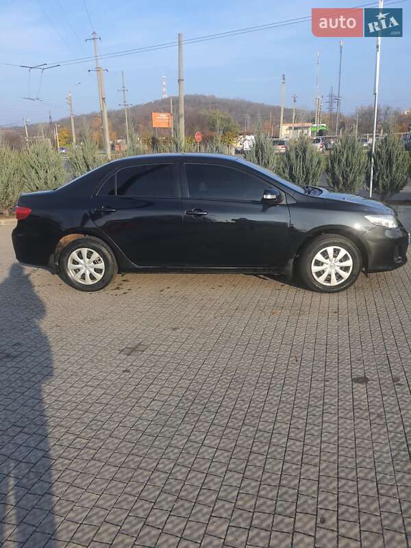 Седан Toyota Corolla 2011 в Полтаві