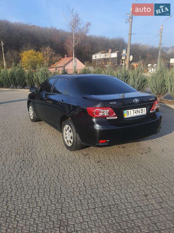 Седан Toyota Corolla 2011 в Полтаві