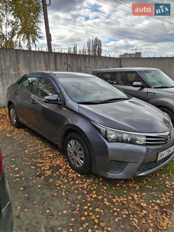 Седан Toyota Corolla 2013 в Вышгороде