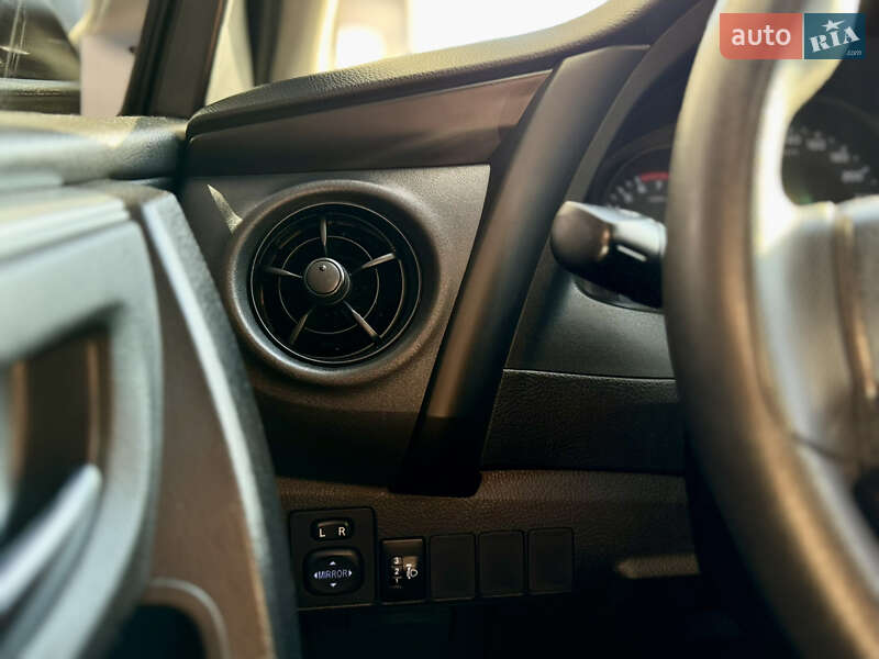 Седан Toyota Corolla 2017 в Киеве