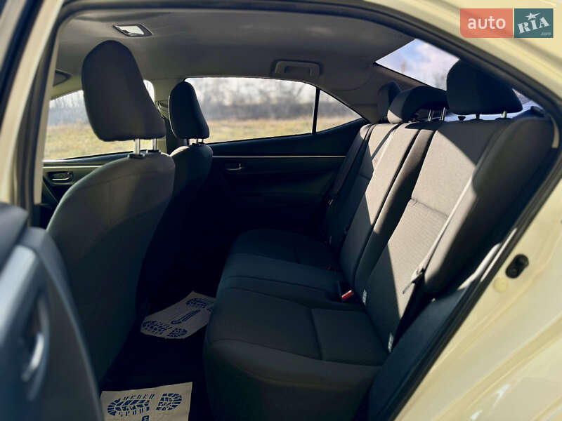 Седан Toyota Corolla 2017 в Киеве