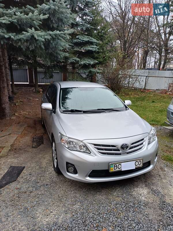 Седан Toyota Corolla 2011 в Львові