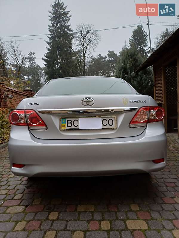 Седан Toyota Corolla 2011 в Львові