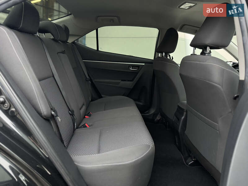 Седан Toyota Corolla 2018 в Киеве