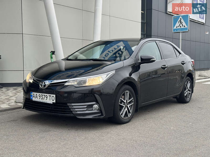 Седан Toyota Corolla 2018 в Киеве