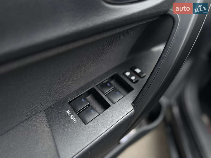 Седан Toyota Corolla 2018 в Киеве