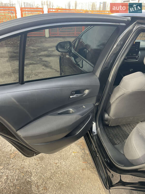 Седан Toyota Corolla 2019 в Киеве