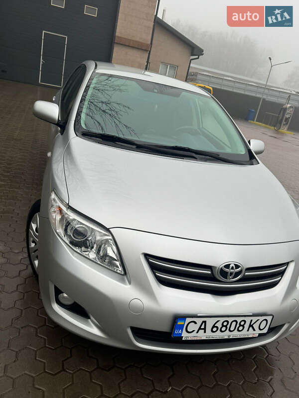Седан Toyota Corolla 2008 в Жашківу