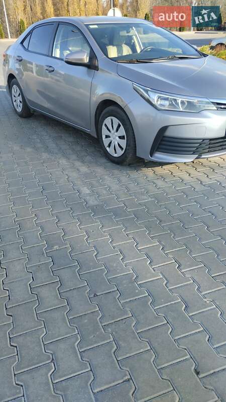 Седан Toyota Corolla 2018 в Кременчуці