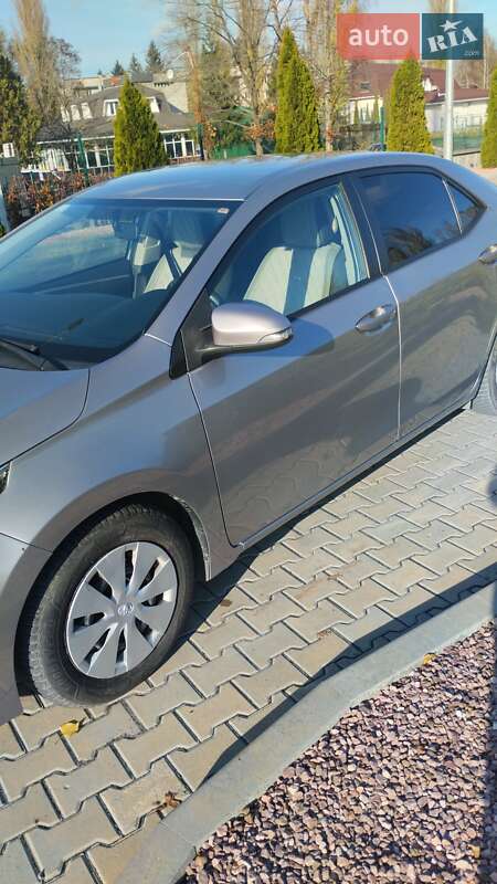 Седан Toyota Corolla 2018 в Кременчуці