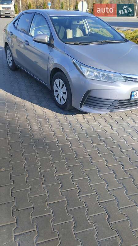 Седан Toyota Corolla 2018 в Кременчуці