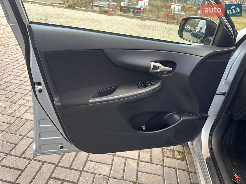 Седан Toyota Corolla 2007 в Днепре