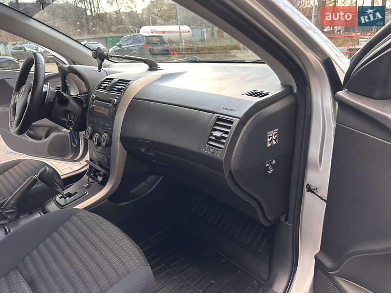 Седан Toyota Corolla 2007 в Днепре