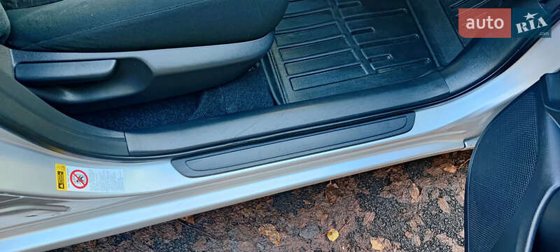 Седан Toyota Corolla 2007 в Днепре