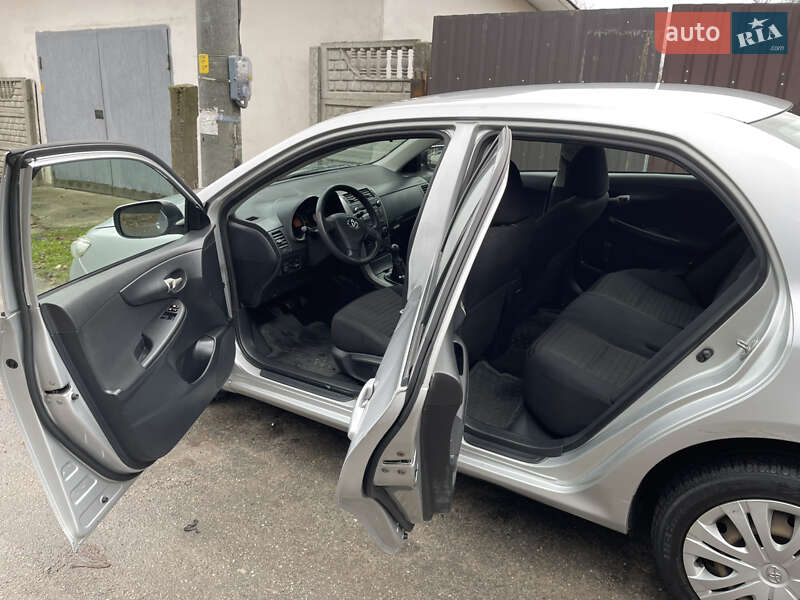 Седан Toyota Corolla 2008 в Києві