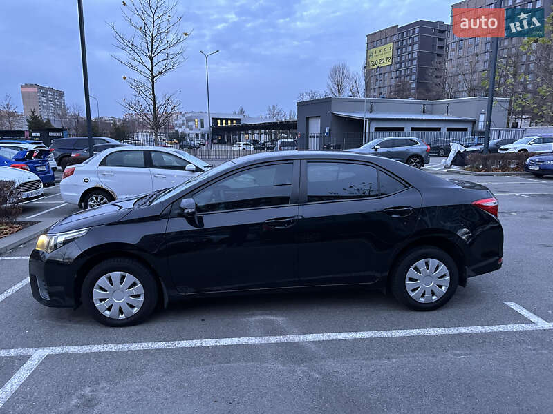 Седан Toyota Corolla 2014 в Києві