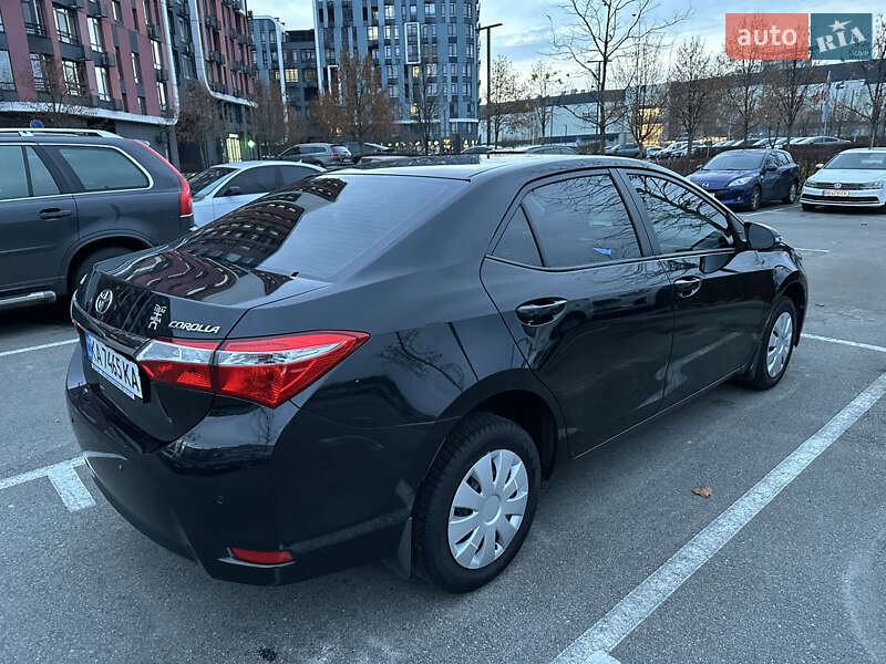 Седан Toyota Corolla 2014 в Києві