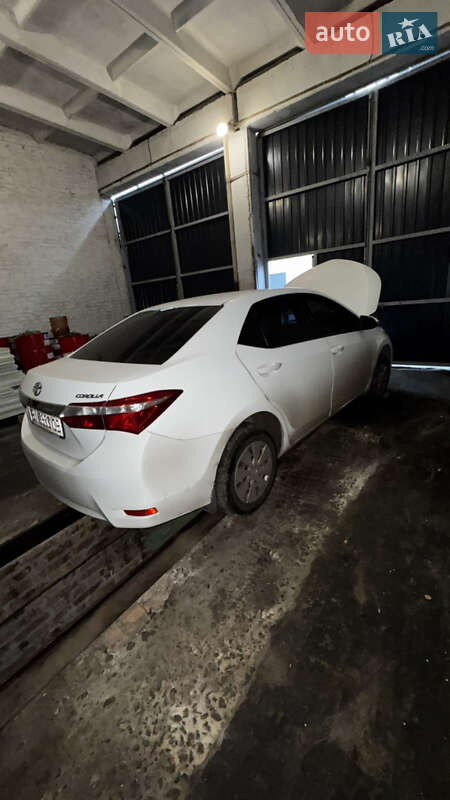 Седан Toyota Corolla 2015 в Лубнах