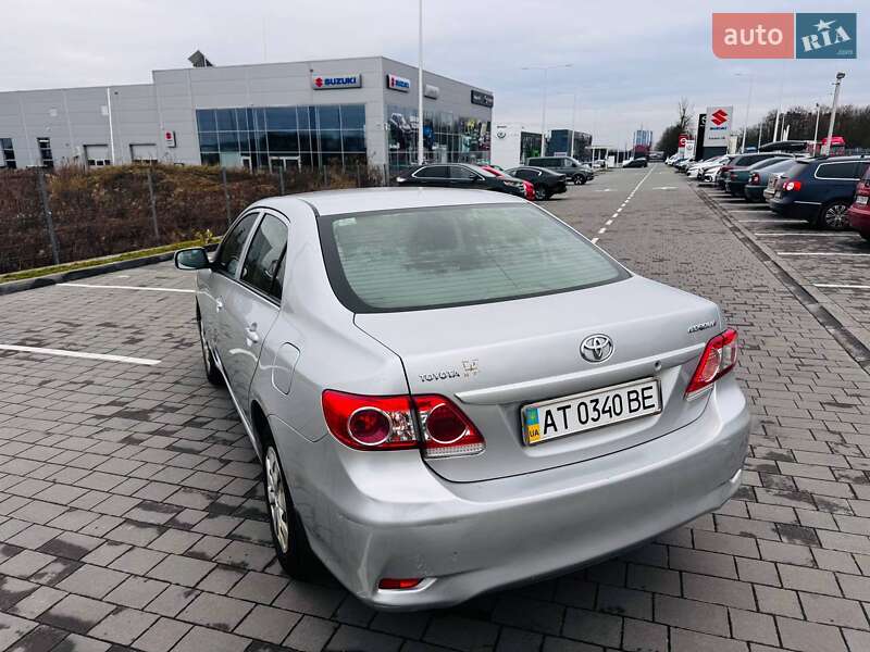 Седан Toyota Corolla 2012 в Ивано-Франковске