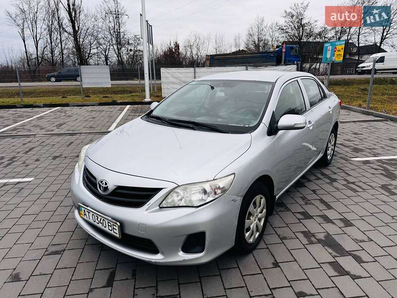 Седан Toyota Corolla 2012 в Ивано-Франковске