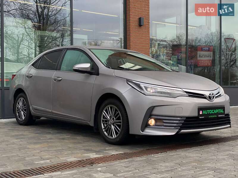 Седан Toyota Corolla 2017 в Киеве
