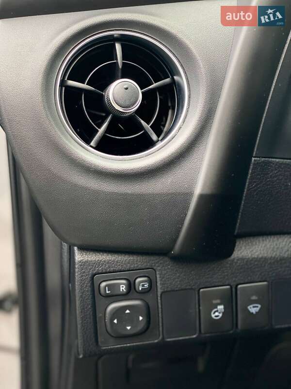 Седан Toyota Corolla 2017 в Киеве