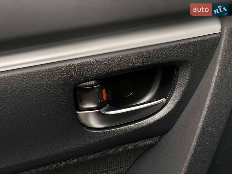 Седан Toyota Corolla 2017 в Киеве