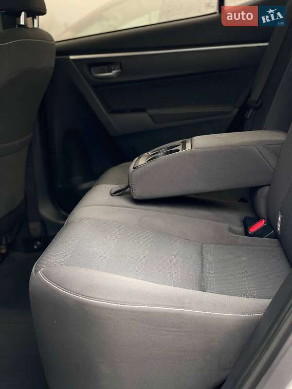 Седан Toyota Corolla 2017 в Киеве