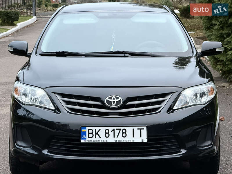 Седан Toyota Corolla 2011 в Рівному