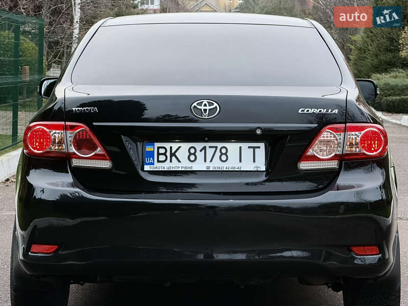Седан Toyota Corolla 2011 в Рівному