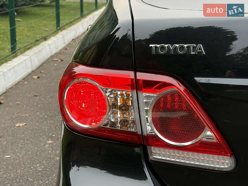 Седан Toyota Corolla 2011 в Рівному