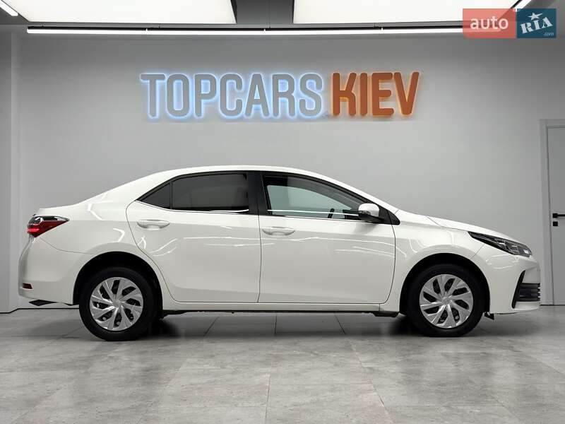Седан Toyota Corolla 2017 в Києві
