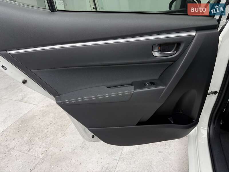 Седан Toyota Corolla 2017 в Києві