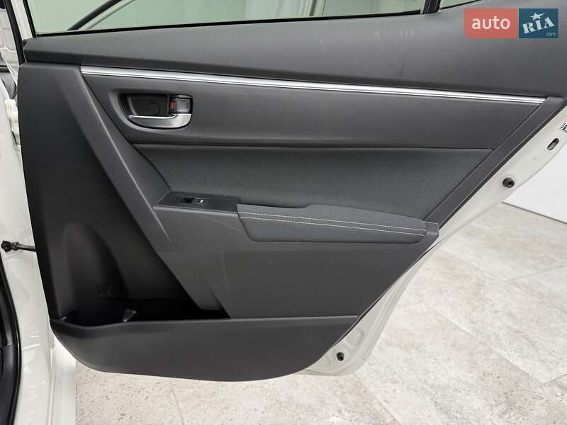 Седан Toyota Corolla 2017 в Києві