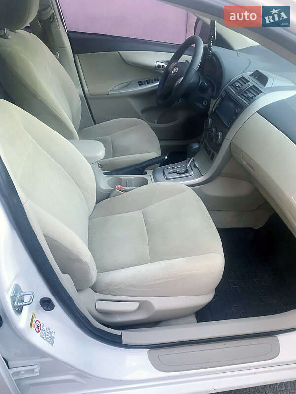 Седан Toyota Corolla 2012 в Одесі