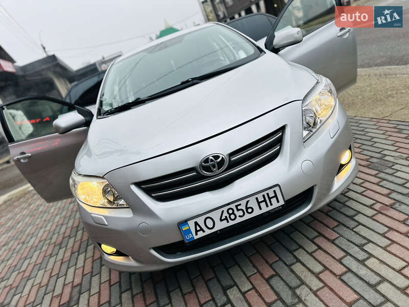 Седан Toyota Corolla 2008 в Грушево