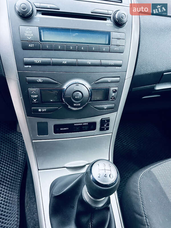 Седан Toyota Corolla 2008 в Грушево