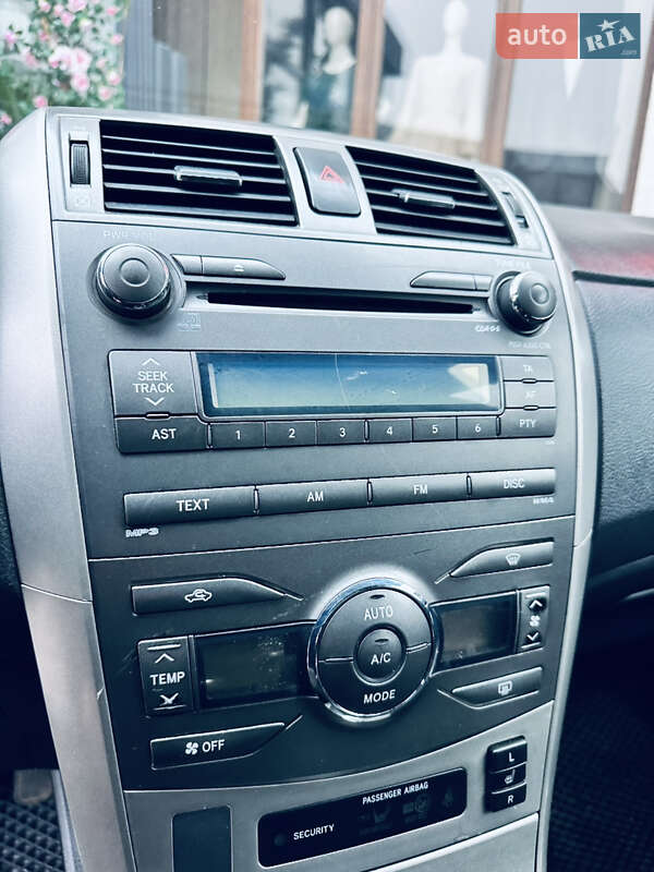 Седан Toyota Corolla 2008 в Грушево