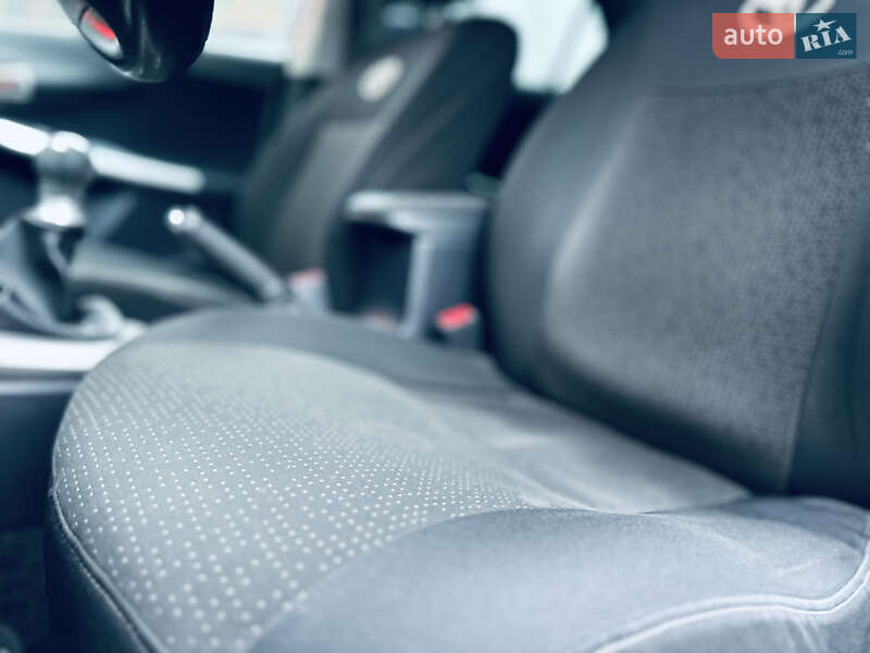 Седан Toyota Corolla 2008 в Грушево