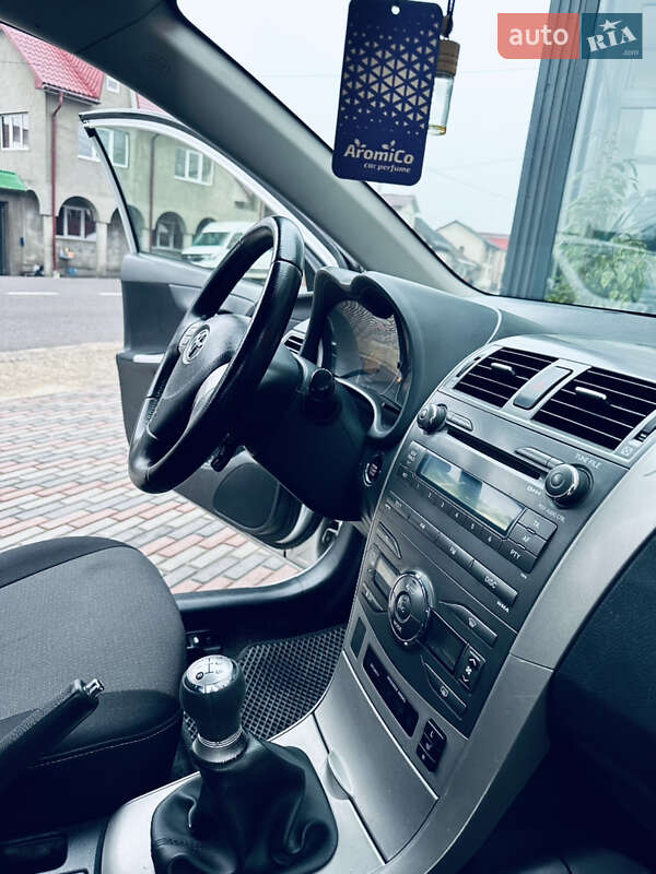 Седан Toyota Corolla 2008 в Грушево