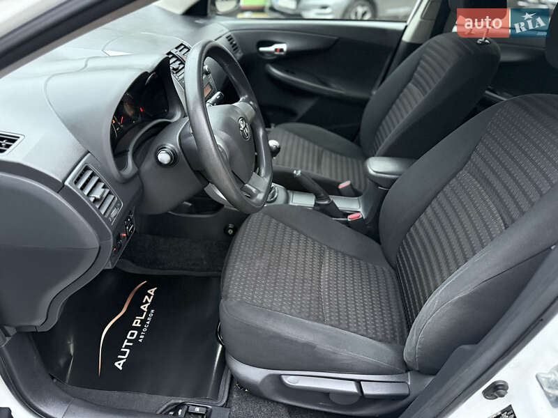 Седан Toyota Corolla 2011 в Одессе