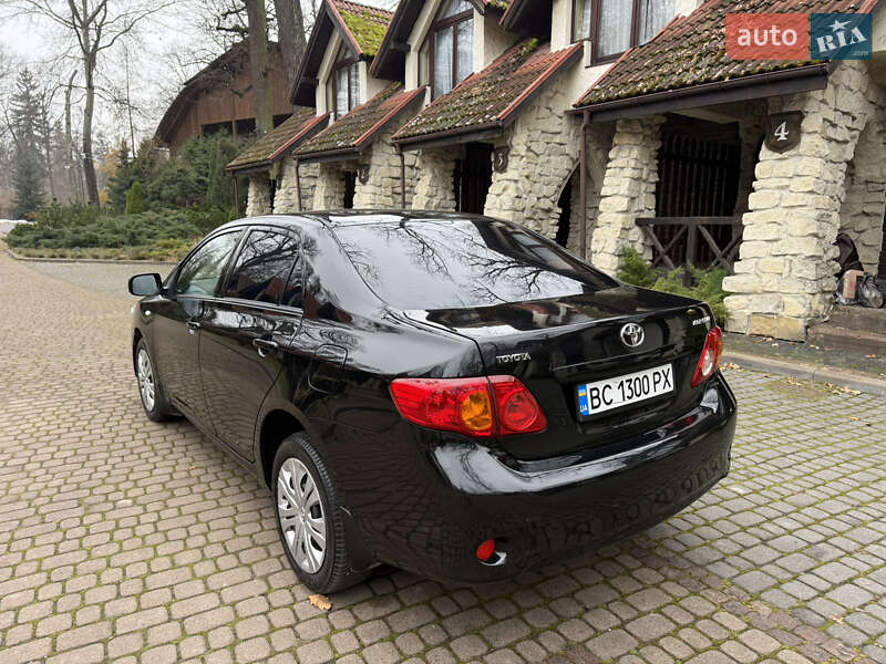 Седан Toyota Corolla 2008 в Львові