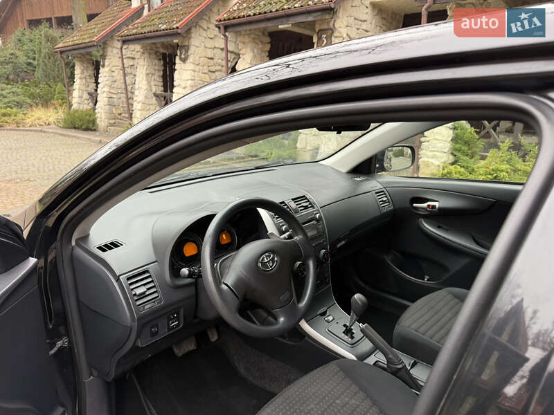 Седан Toyota Corolla 2008 в Львові