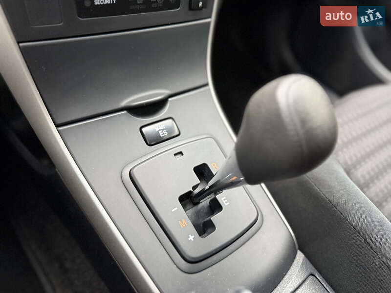 Седан Toyota Corolla 2008 в Львові